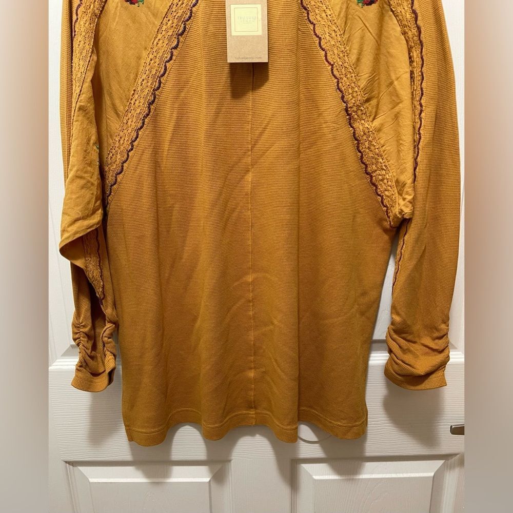 Tru Luxe Womens Embroidered V-Neck Top Blouse Size M Knit Floral NWT - Picture 9 of 11
